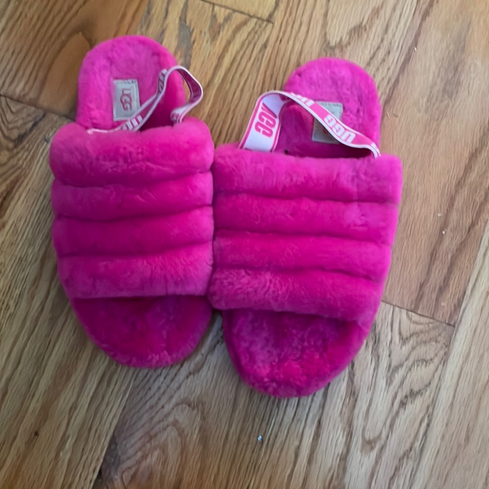 UGG Fluff Yeah Hot Pink Slides Kid’s 5, Women’s 7
